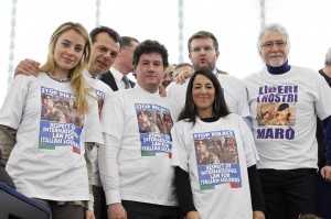 Italian PPE MEP's wearing T-shirt and asking for freedom for Italian soldiers