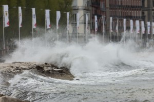 MALTEMPO A NAPOLI AMERCIA'S CUP RINVIO REGATE 14 APRILE