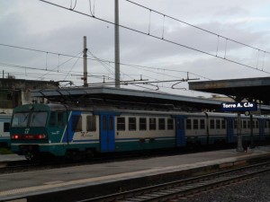 treno per castellammare bloccato senza ragione a torre annunziata