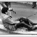 Paolo colpito, Roma, piazza Indipendenza, 1977 - foto Tano D'Amico