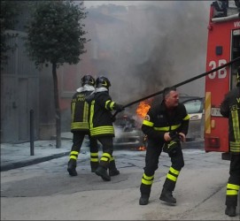 incendio auto cercola 3 aprile 2013