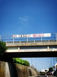 striscione casapuond suicidi napoli