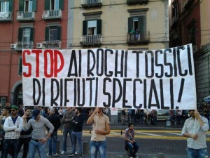 terra dei fuochi napoli casapound piazza dante