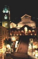 cattedrale amalfi di notte