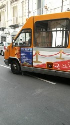 autobus grici in strada