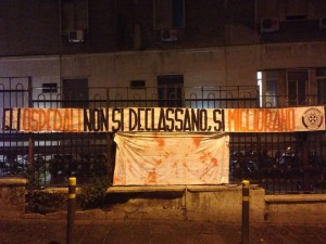 casapound lenzuola inasaguinate napoli