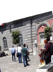 fiengo-sindaco-cercola-senza-mascherina-in-piazza-liberta